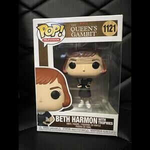 Funko Pop! Vinyl: Beth Harmon‎ with Trophies #1121 W/Protector!